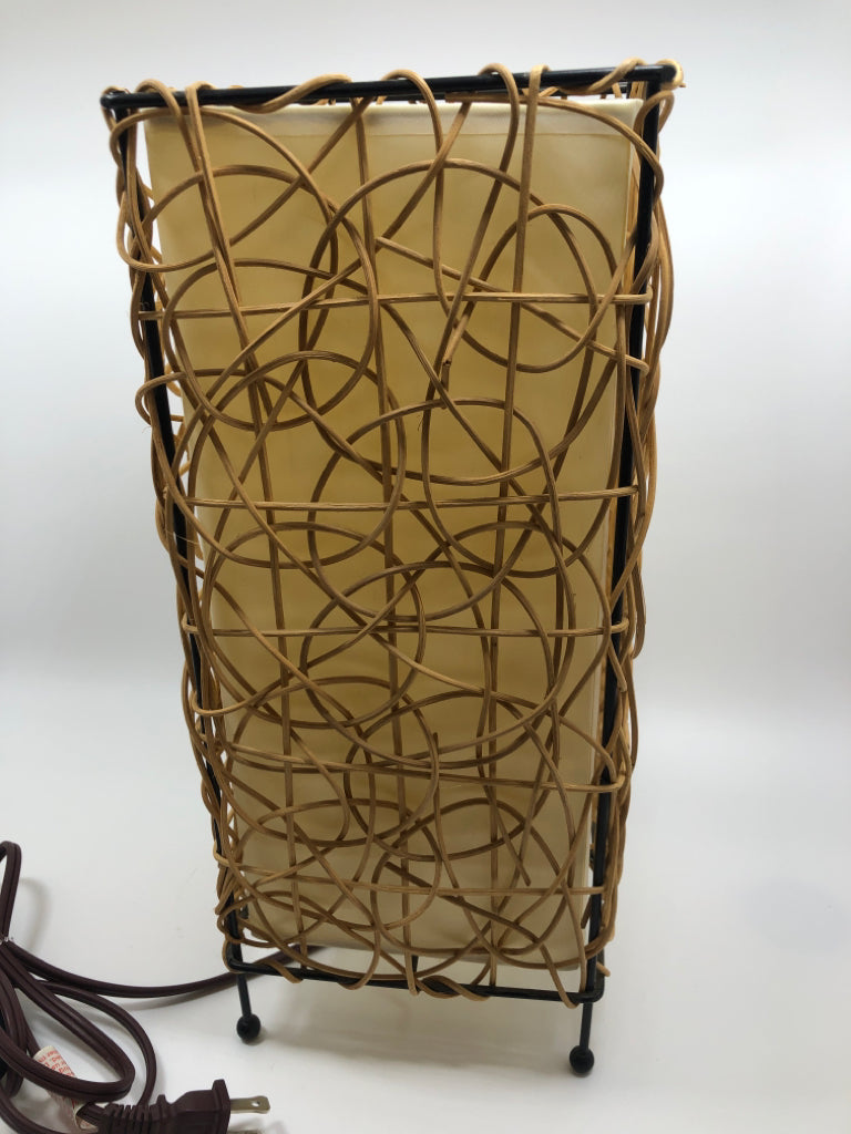 RATTAN NOODLE LAMP.