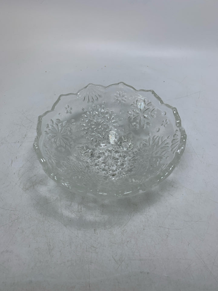 FOOTED GLASS SNOWFLAKE BOWL MIKASA.
