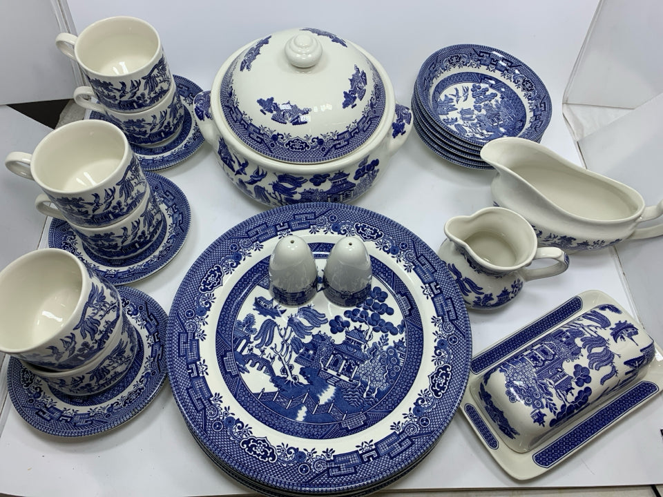 30PC CHURCHILL BLUE WILLOW SET SERV FOR 6.