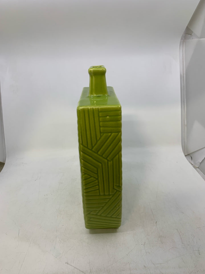 CERAMIC VASE W/ EMBOSSED LINES.