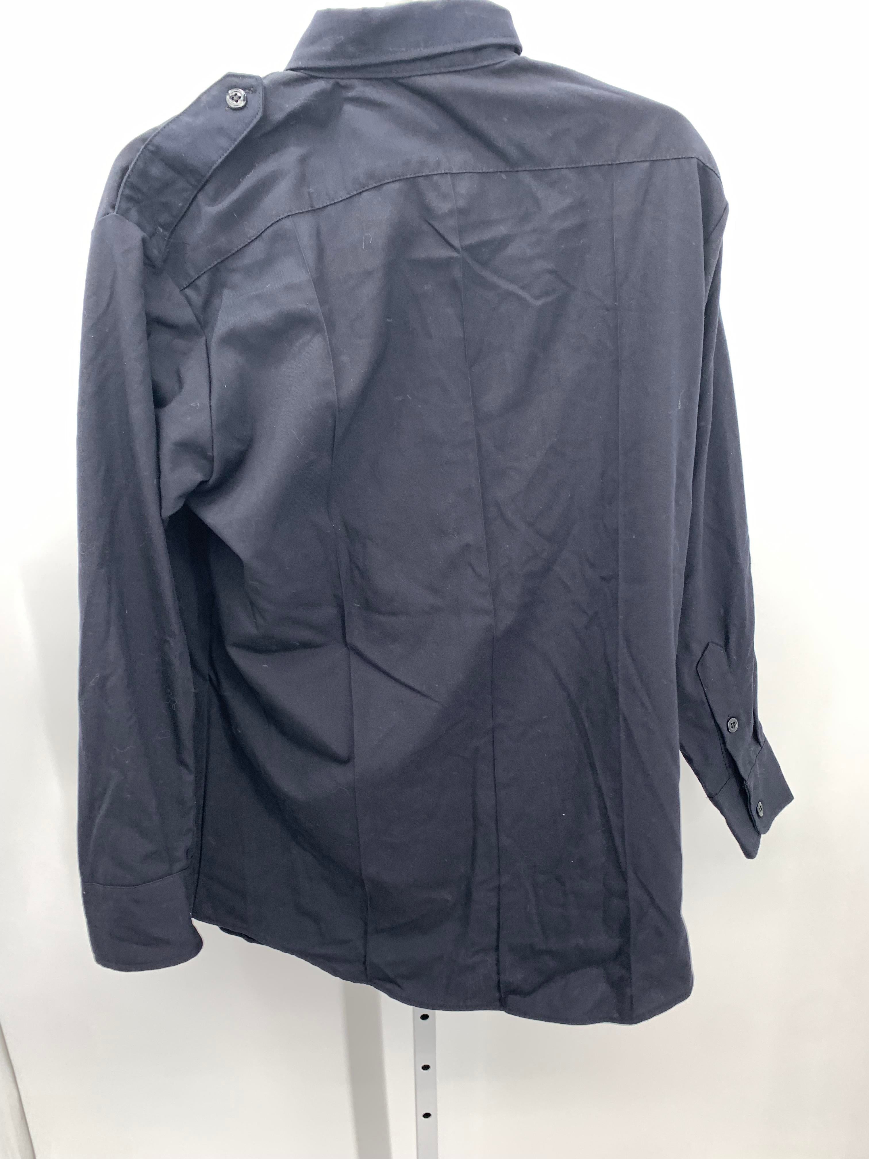 BUTTON DOWN SHIRT.