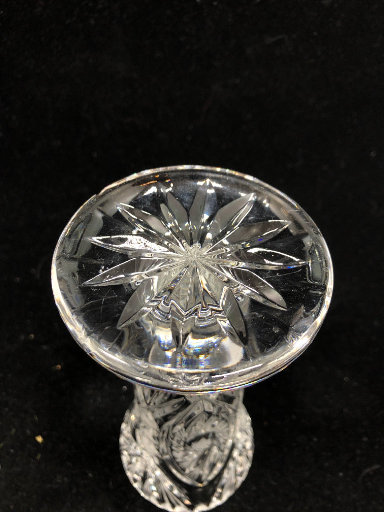 FOOTED CRYSTAL VASE W/ FRoSTED STAR ETCHING.