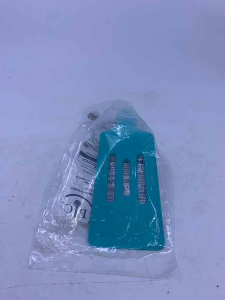 NIP PAMPERED CHEF SMALL SPATULA