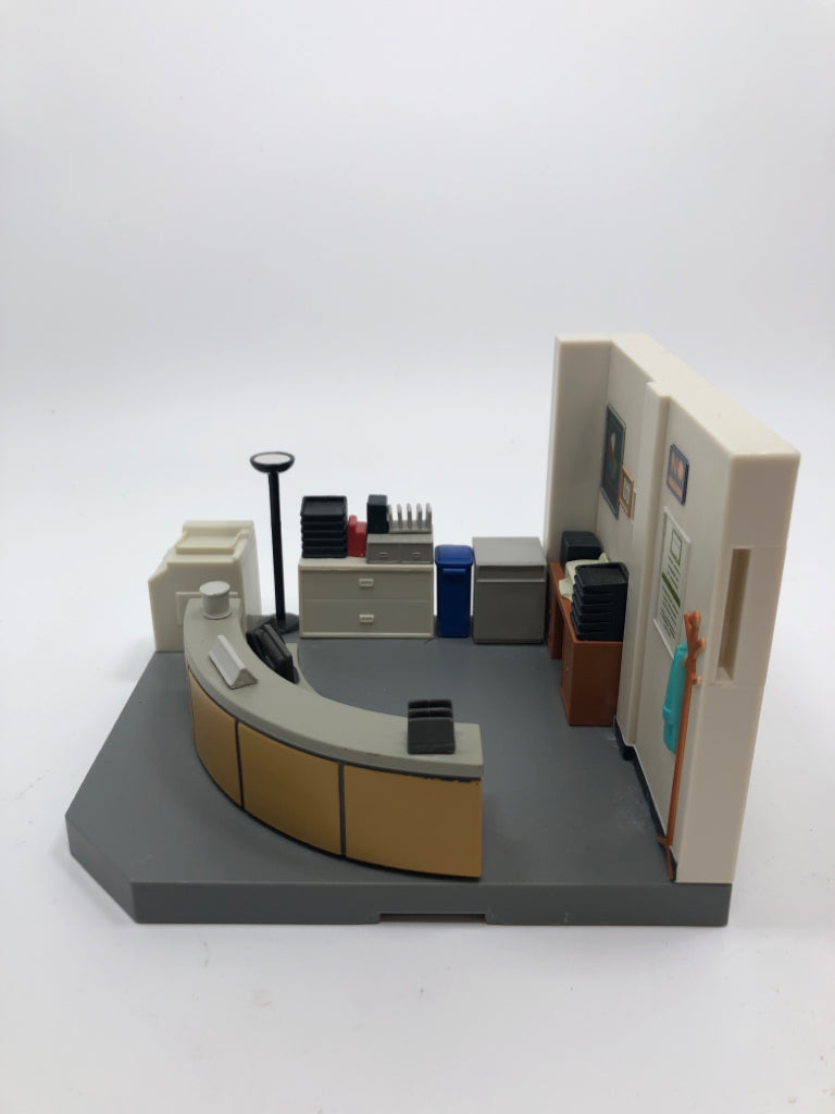 FUNKO MINI MOMENTS THE OFFICE PAM W/REMOVEABLE CHAIR.