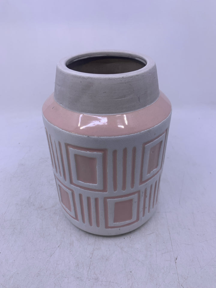 PINK AND MATTE WHITE DETAILS VASE.