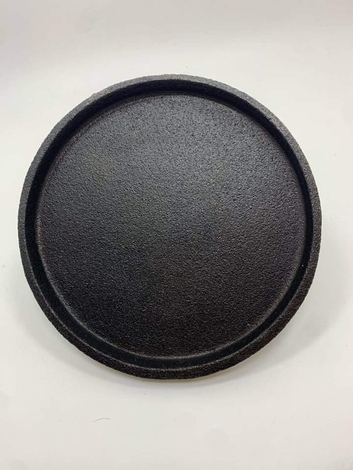 CAST-IRON SMASH BURGER PRESS.