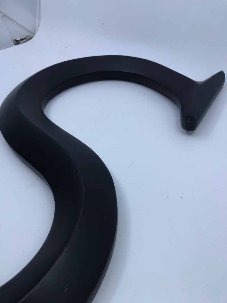 WOOD "S" WALL HANGING.