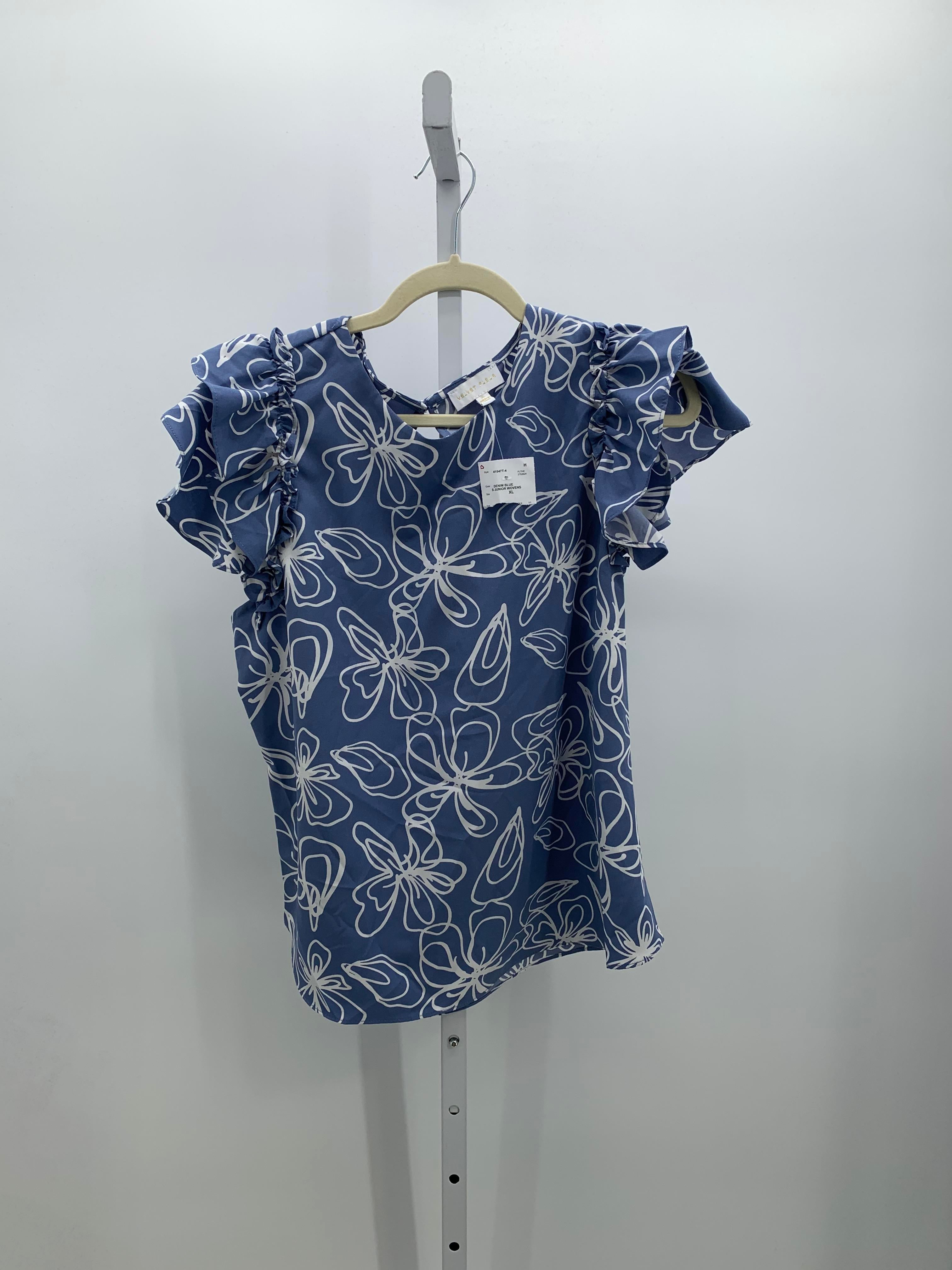 Size Extra Large Juniors Short Sleeve Shirt