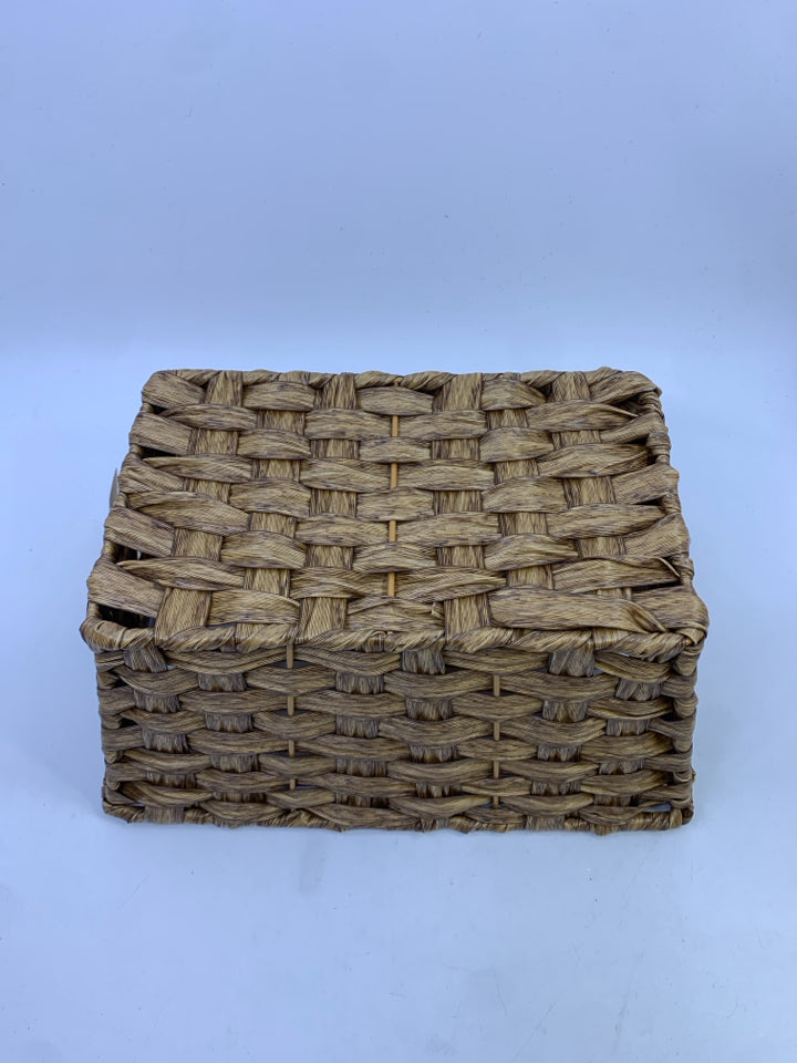 WOVEN BROWN BASKET W/HANDLES.