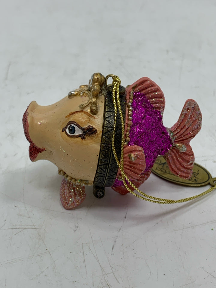 KISSING FISH HINGED ORNAMENT - KATHERINE COLLECTION.