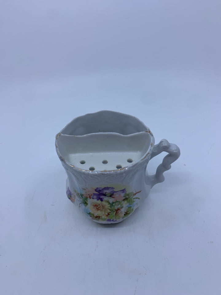 VTG FILTER TEA CUP W BAG HOLDER.