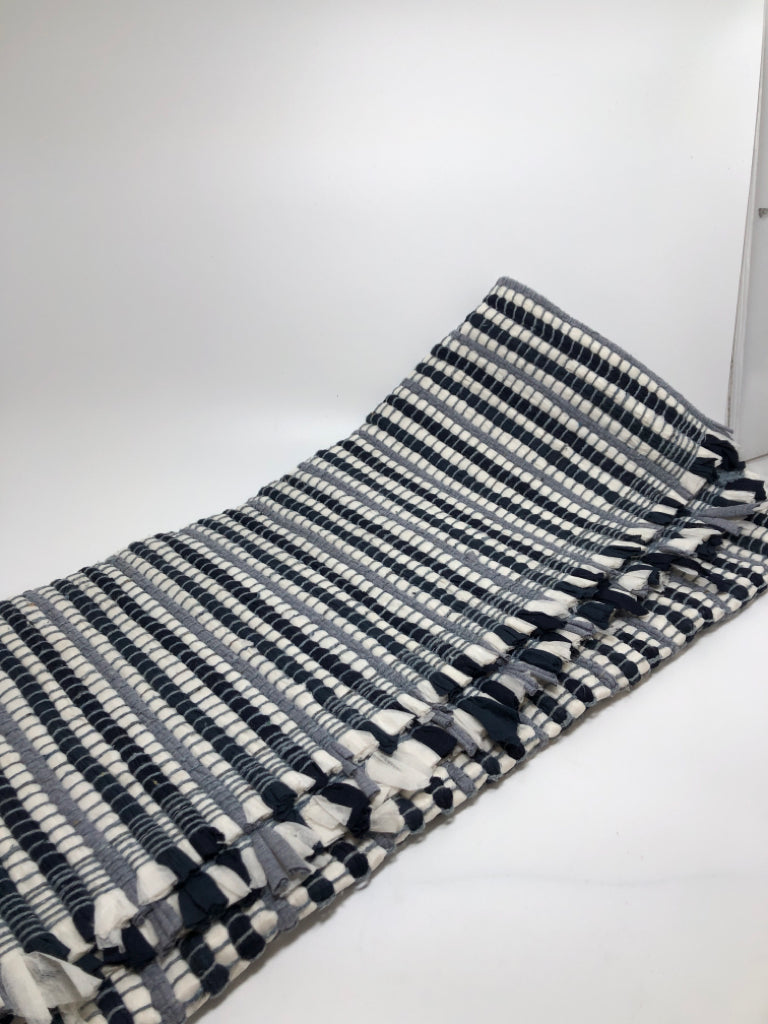 BLUE & WHITE WOVEN TABLE RUNNER.