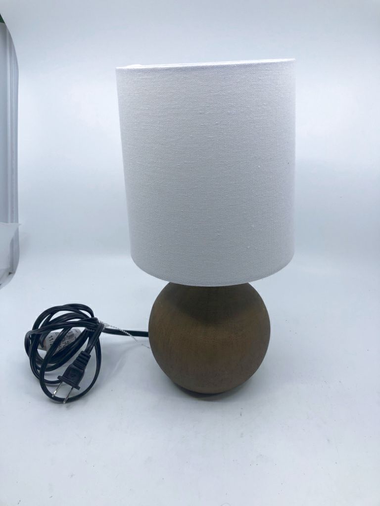 BROWN RESIN BALL BASE W WHITE SHADE LAMP.