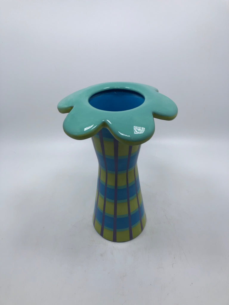 TEAL/GREEN FLOWER SHAPED VASE.