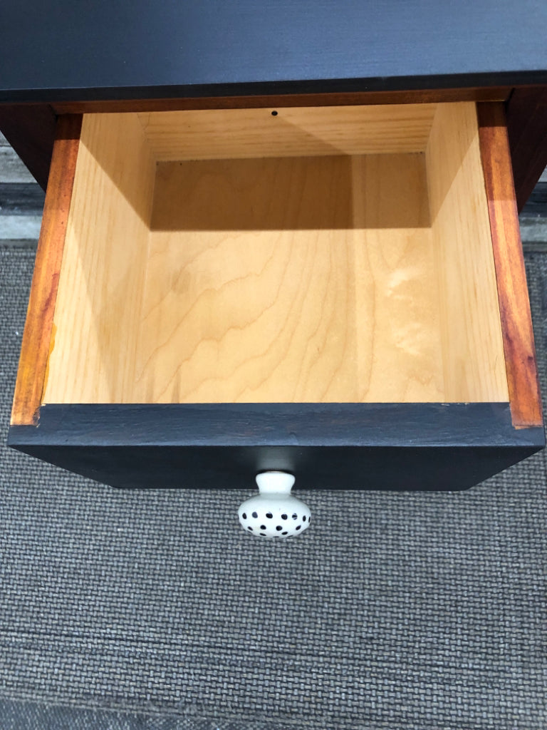 TALL BLACK TOP WOOD BOTTOM SQAURE SIDE TABLE W/ WHITE POLKA DOT KNOB.