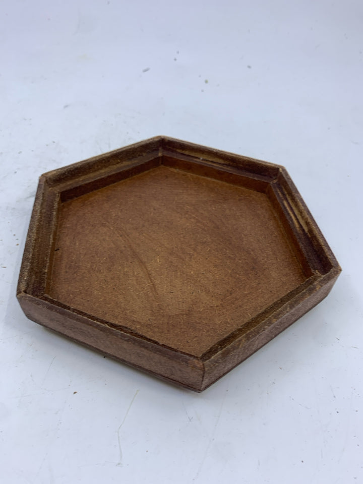 HEXAGON SHAPED WOOD BOX W/ TEXTURED TOP.