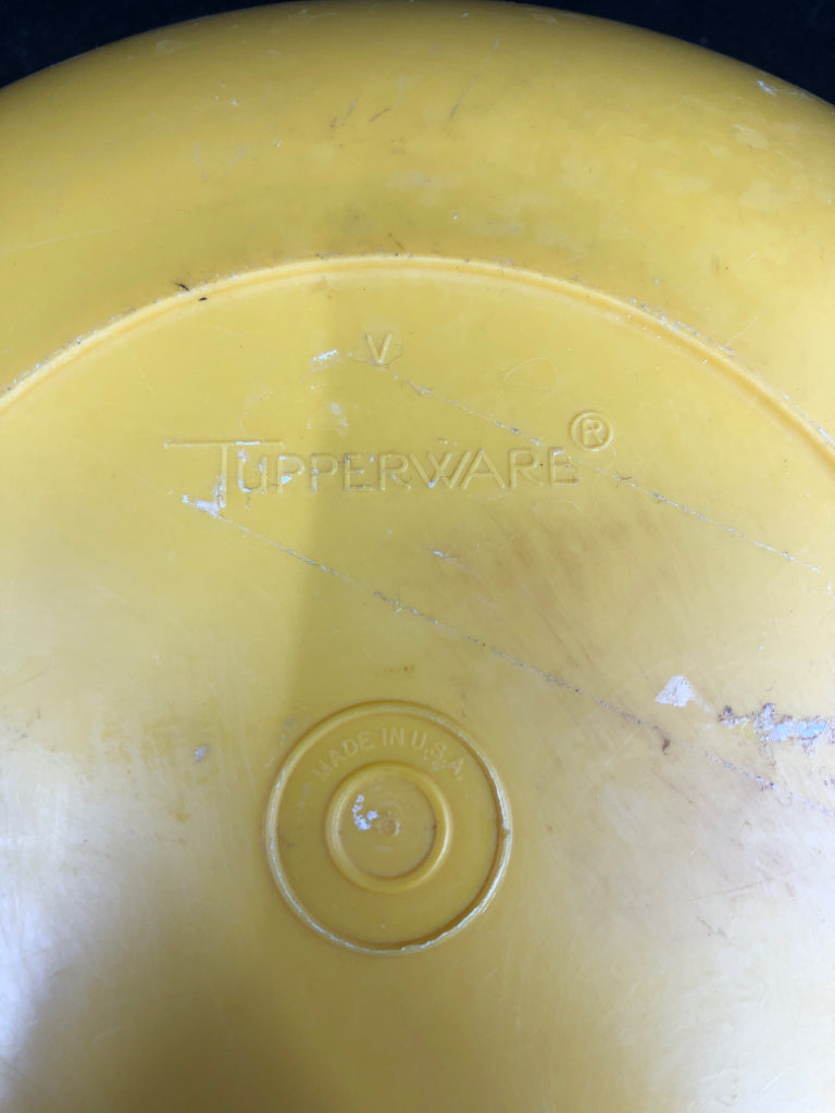 VTG YELLOW TUPPERWARE SERVING BOWL W LID.