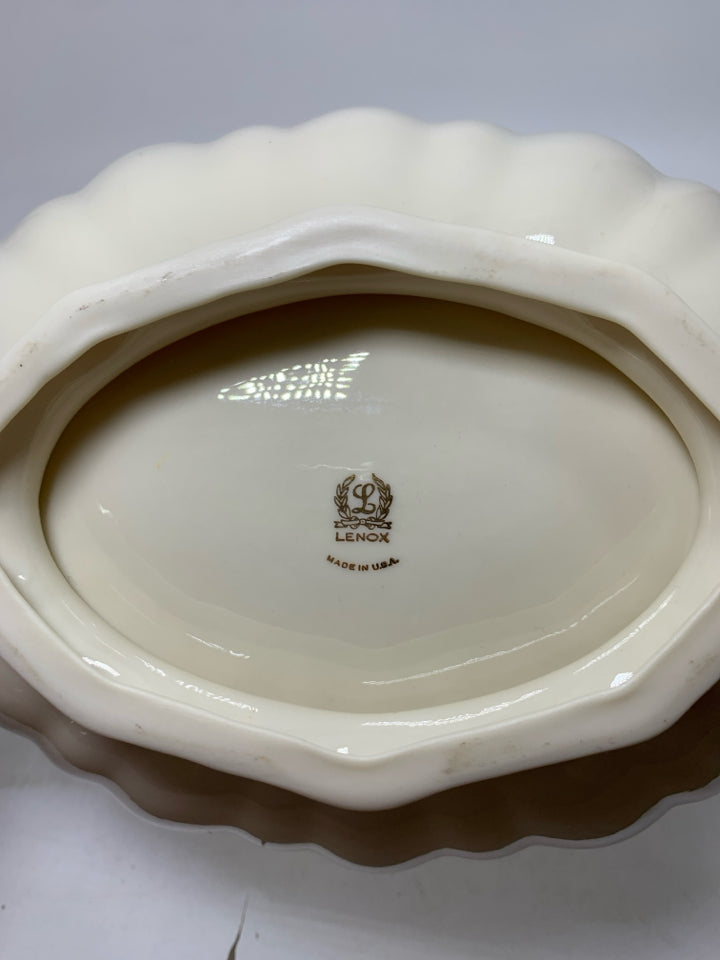 FOOTED OVAL CENTERPIECE BOWL W/ UNEVEN EDGES.