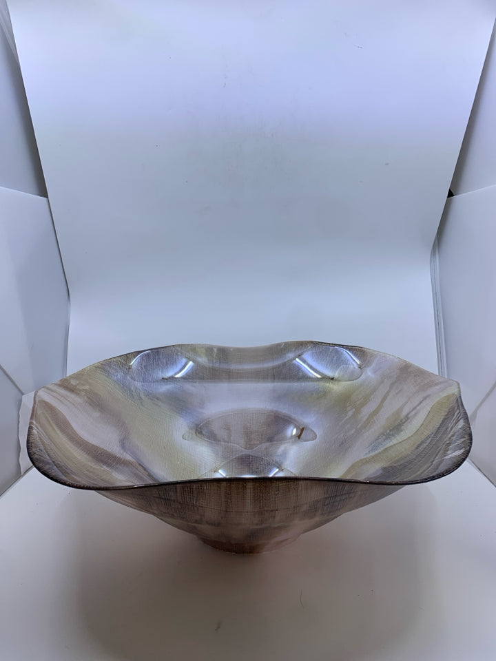 LARGE BROWN GLASS CENTERPIECE BOWL.