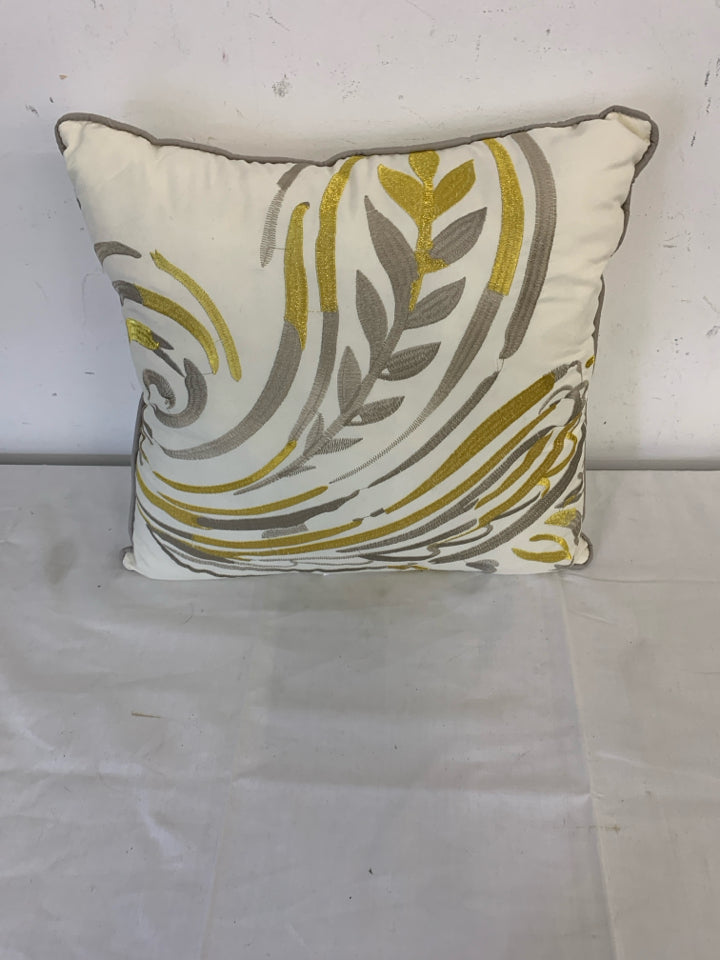 GOLD AND GREY PATTERN SQUARE CREAM PILLOW.