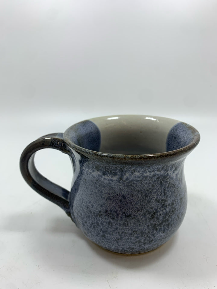 BLUE/WHITE GLAZED POTTERY MUG.
