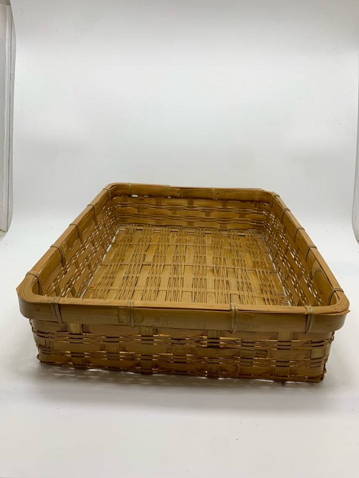 WOVEN RECTANGLE BASKET TRAY.