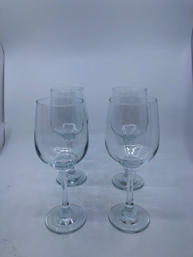 4 CLEAR GLASS WINE GLASSES.