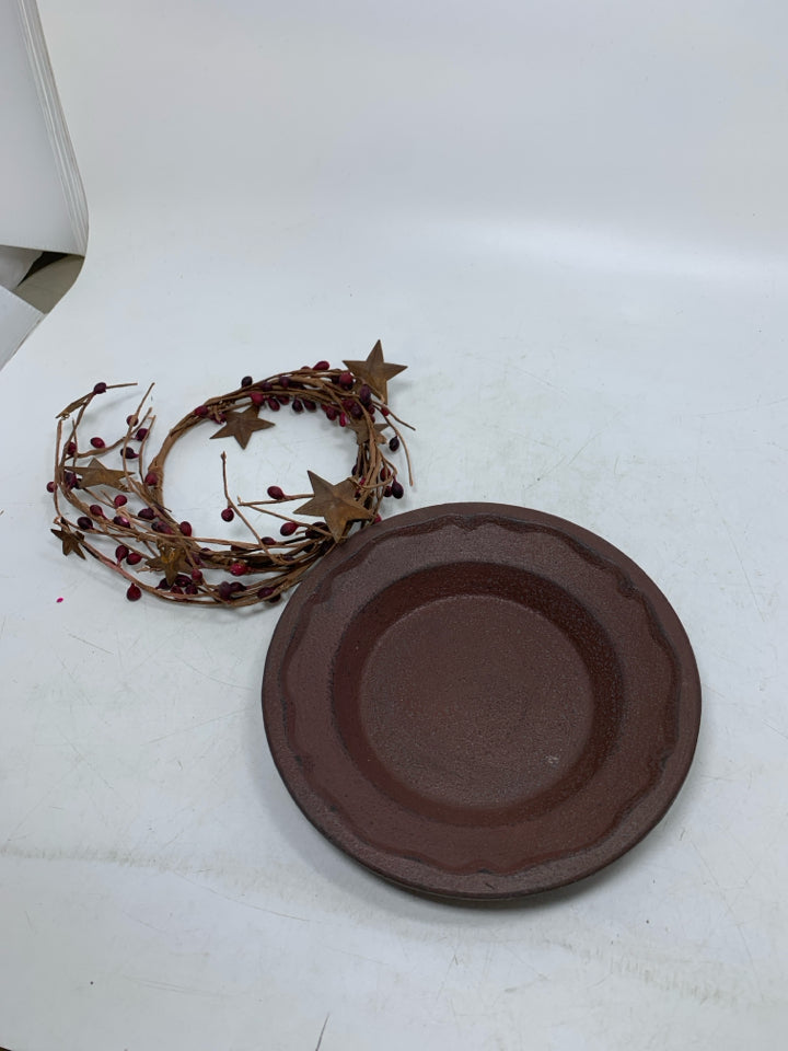 2 PC PRIMITIVE STYLE MARRON CANDLE PLATE W/ PIP BERRIES WREATH.