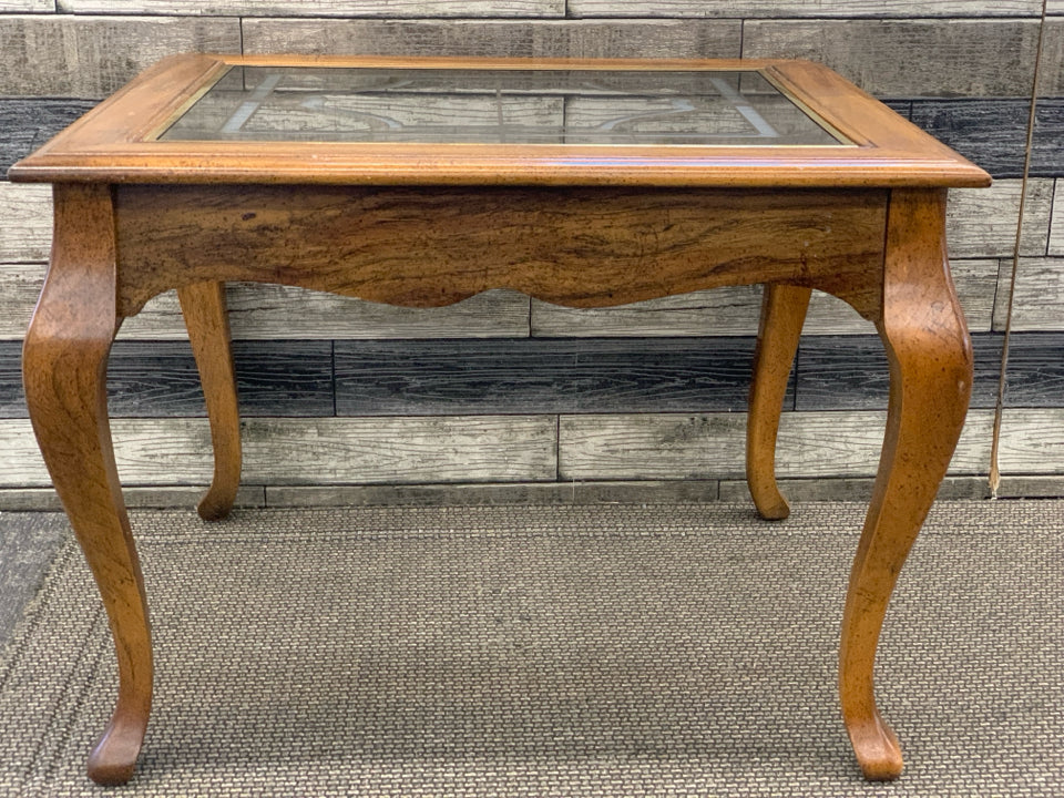 VTG WOOD SIDE TABLE W GLASS INSERT.