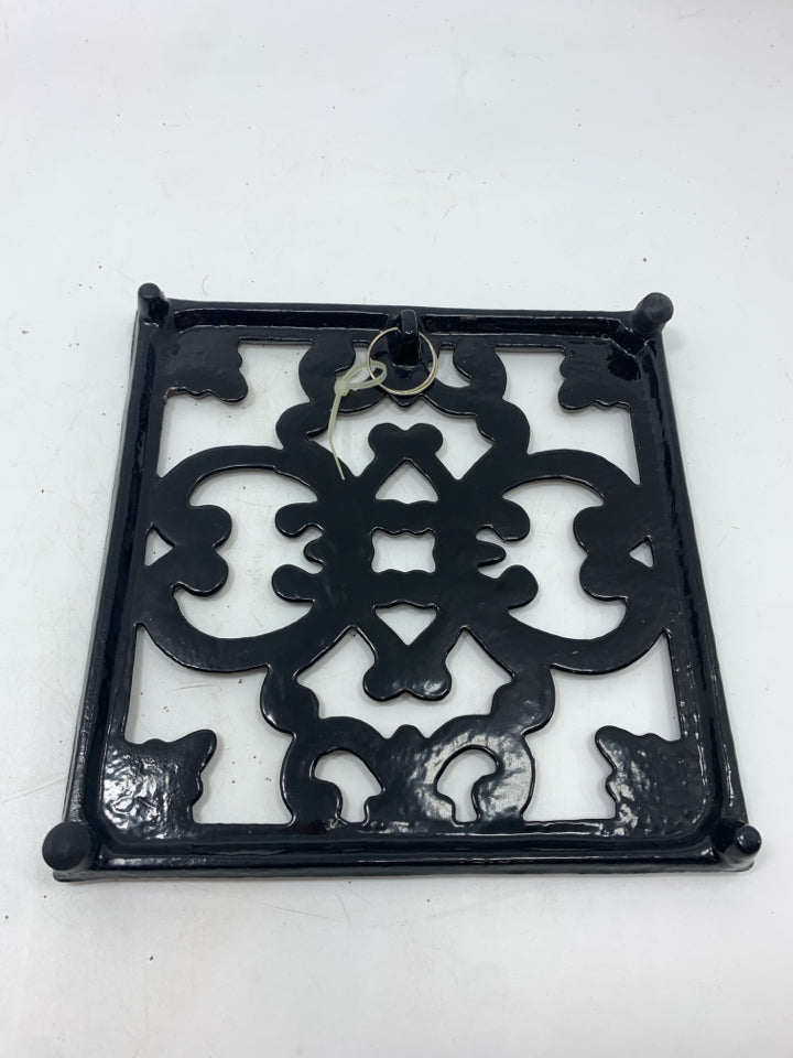 BLACK METAL SCROLL TRIVET.