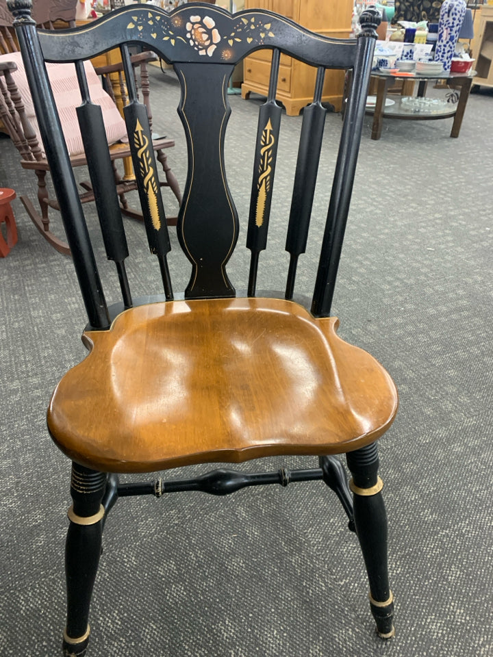 VTG MAPLE/BLACK DROP LEAF DINING TABLE W/ 6 CHAIRS.