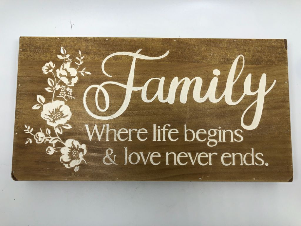 FAMILY WOOD BLOCK SIGN W/WHITE CARVED FLORALS.