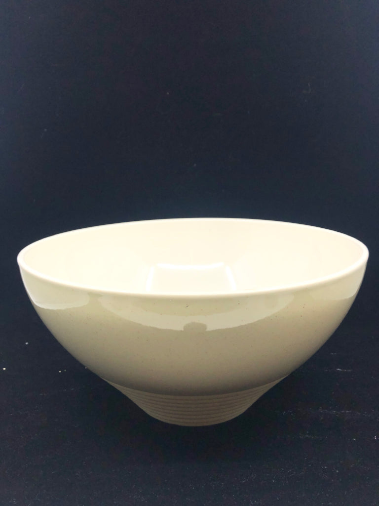 CREAM RIBBED PFALTZGRAFF SERVING BOWL.