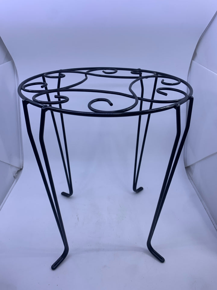 BLACK METAL 4 LEGS PLANT STAND.