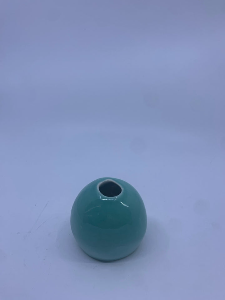 MINT GREEN ROUND VASE.