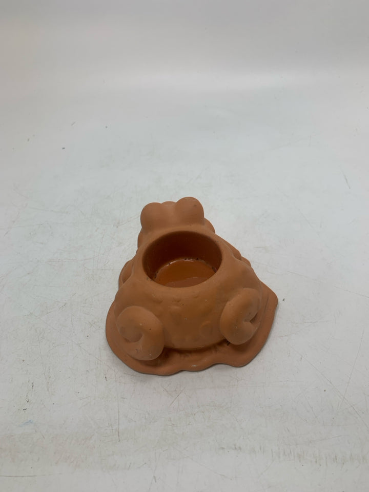 FROG TEA LIGHT HOLDER.