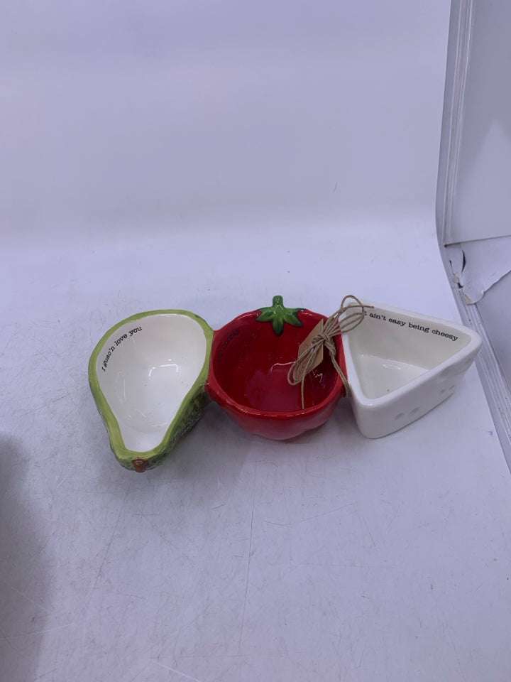 NEW AVOCADO,TOMATO AND CHEESE BLOCK FUSED CERAMIC DIP SET.