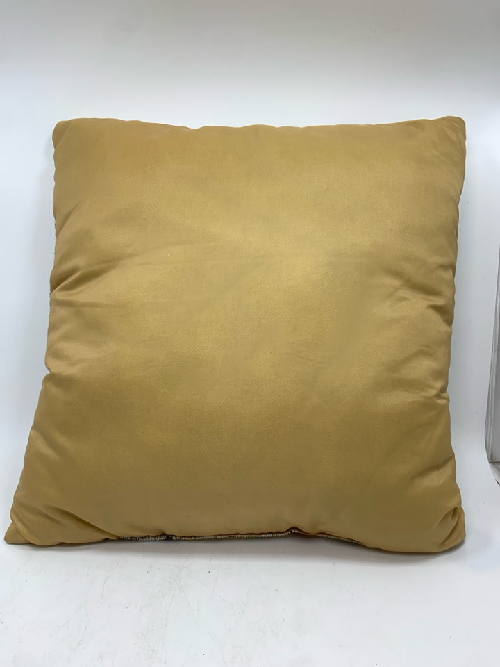 HELLO AUTUMN ACCENT PILLOW.