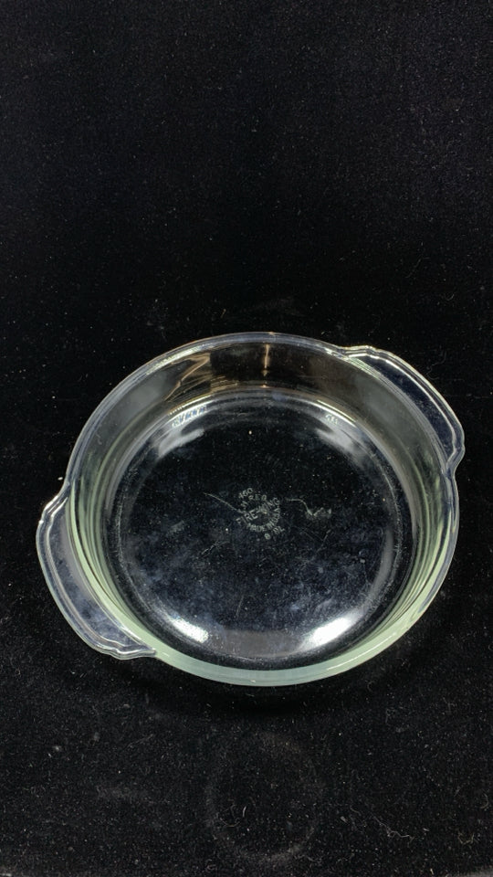 ROUND GLASS BAKING DISH.