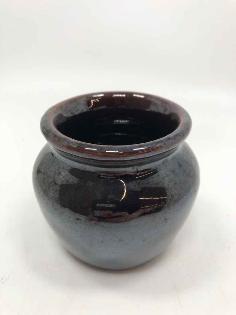 SM BROWN GLAZE PLANTER.