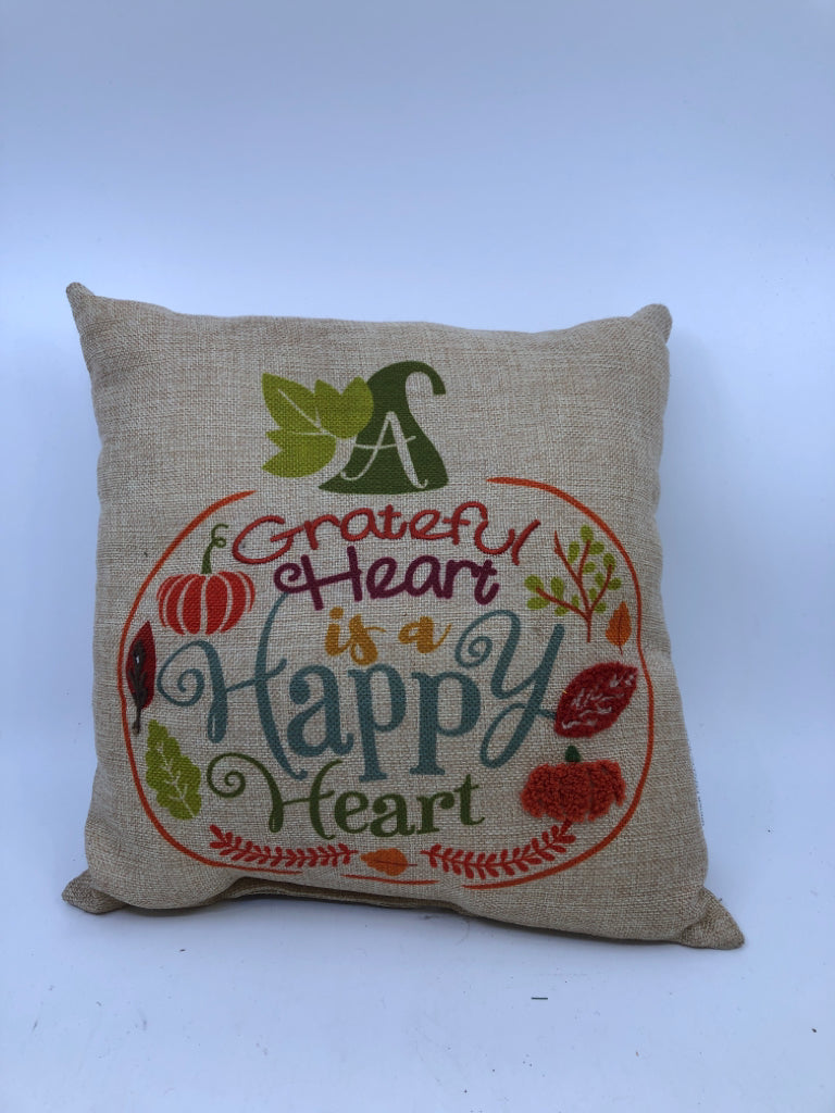 GRATEFUL HEART BURLAP PILLOW.