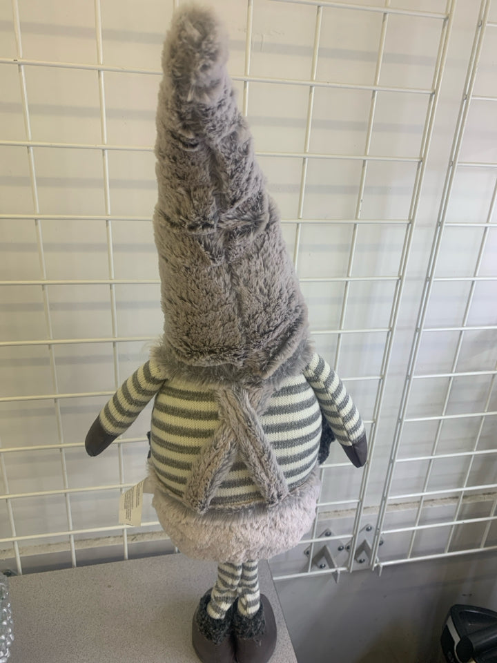 GREY STANDING GNOME.