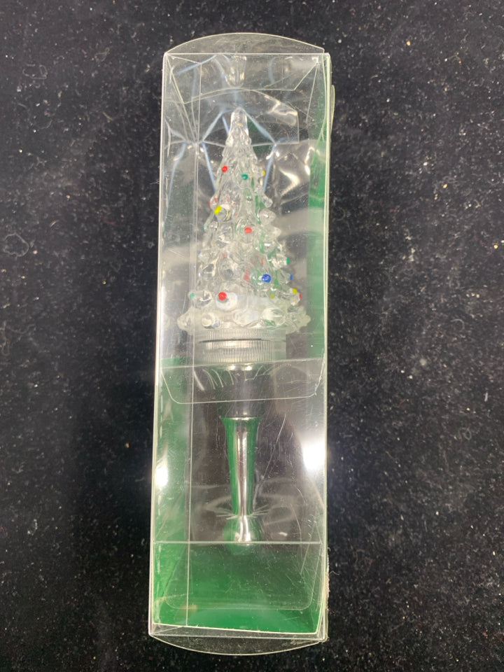 NIB LIGHT UP BOTTLE TOPPER CHRISTMAS TREE.