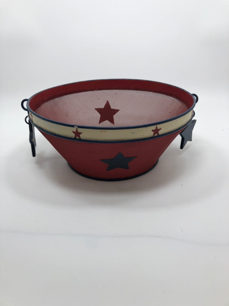 AMERICANA METAL BOWL W/DANGLING STARS.