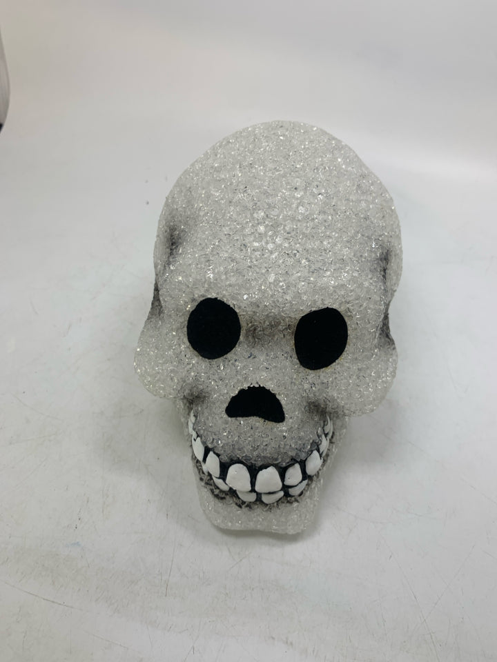 LIGHT UP FLEXIBLE SKULL.