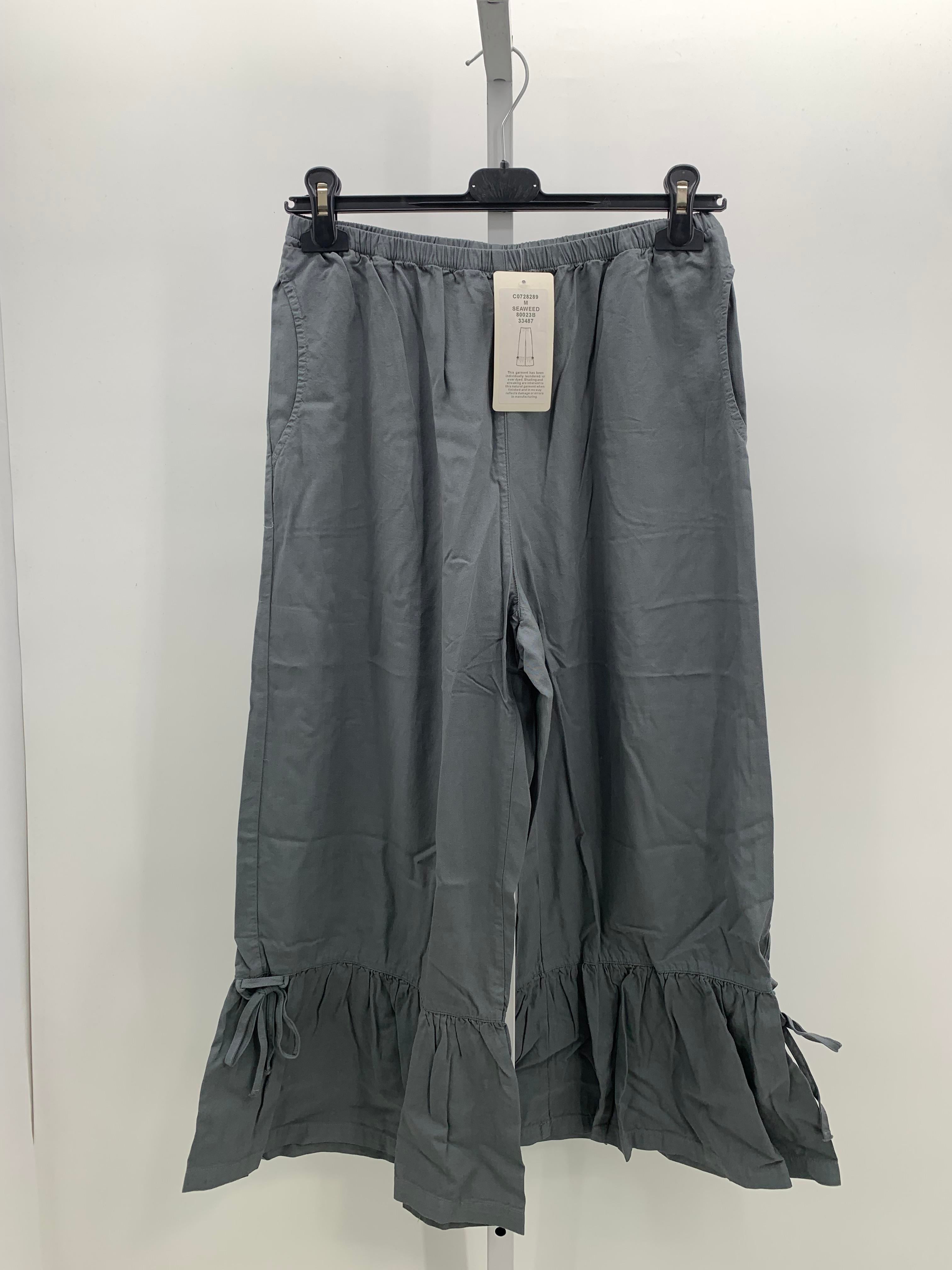 Size Medium Misses Capri Pants