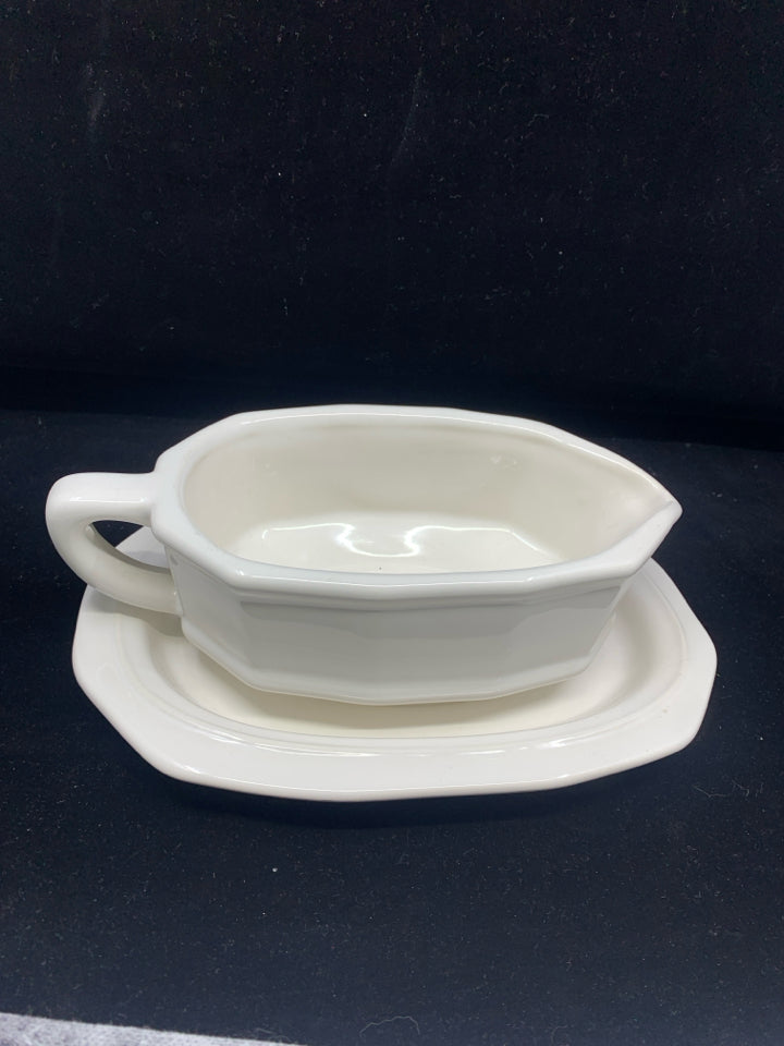 2PC GRAVY BOAT AND PLATE.