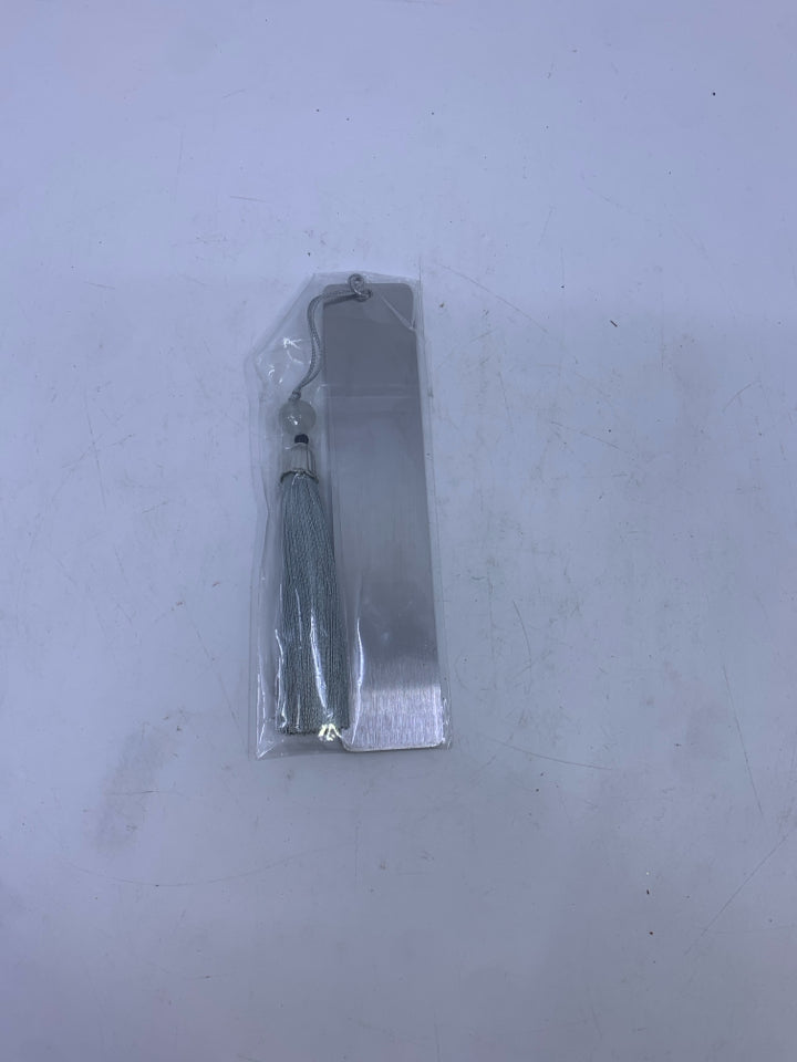 NIP BOOKMARK - JUST ONE MORE CHAPTER