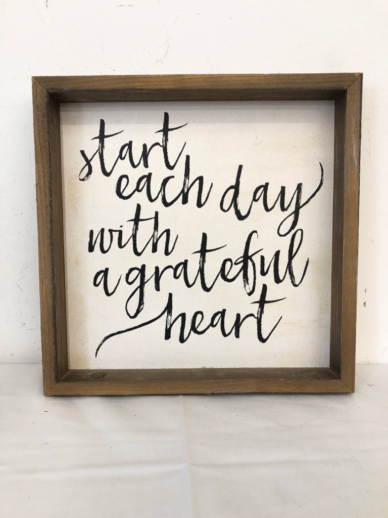 START EACH DAY GAME WALL HANGING.