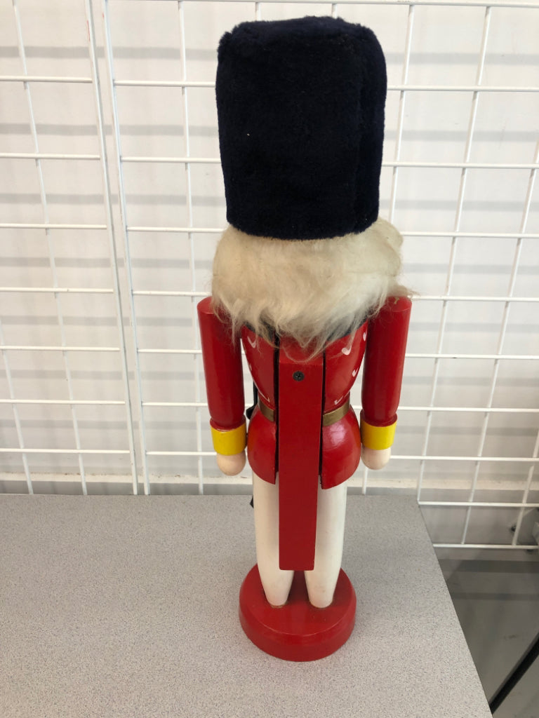 HEAVY WOOD NUTCRACKER.